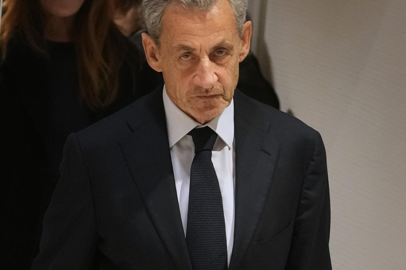 Frankrikes före detta president Nicolas Sarkozy, dömd till fem års fängelse för mutbrott, måste börja avtjäna sitt straff nästa vecka, trots att domen är överklagad. Arkivbild. Foto: Christophe Ena/AP/TT