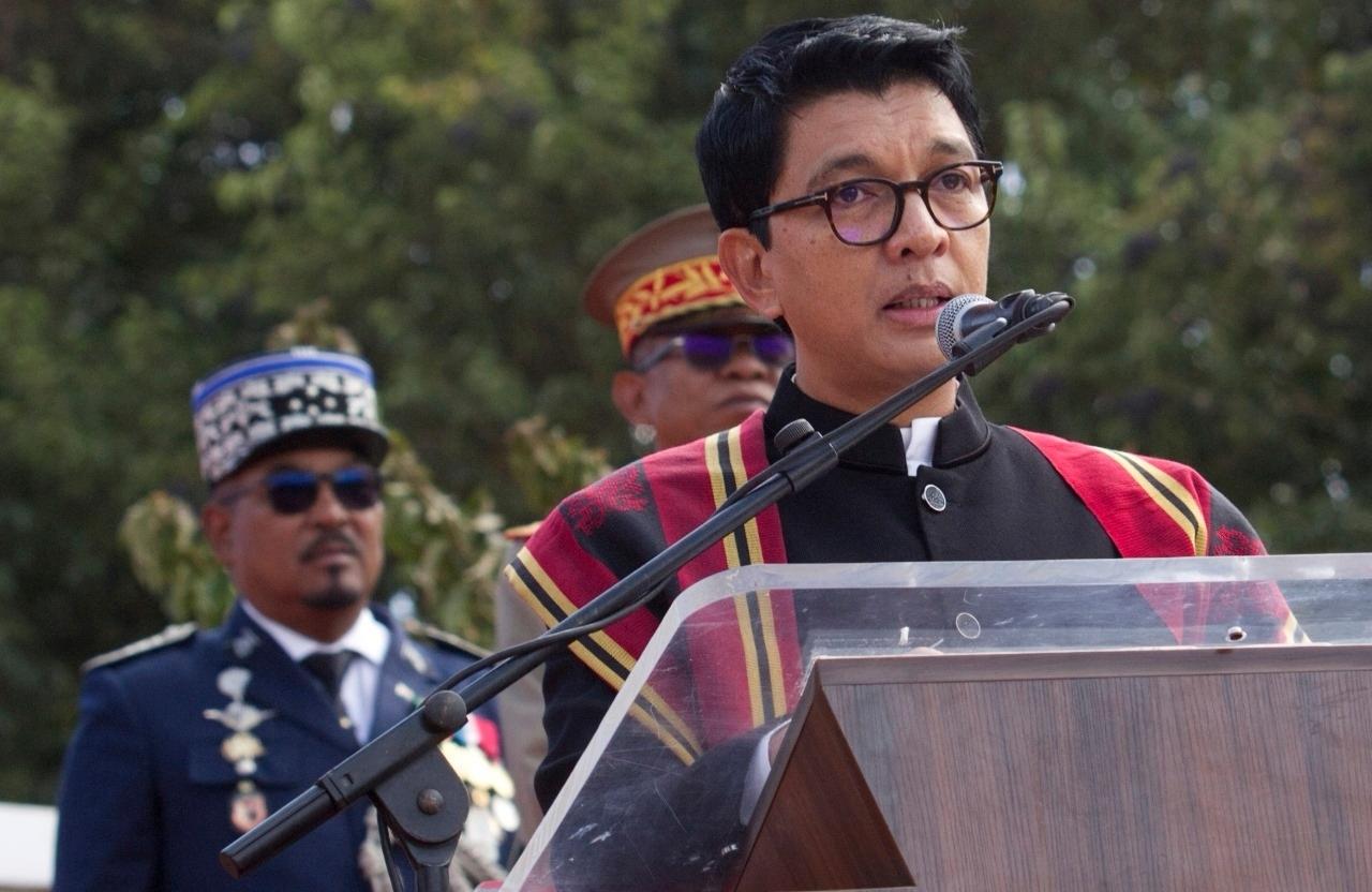 President Andry Rajoelina håller tal i huvudstaden Antananarivo. Bild från den 2 september. Foto: Alexander Joe/AP/TT