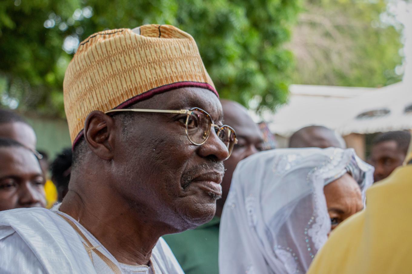 Oppositionsledaren Issa Tchiroma Bakary vid vallokalen i Garoua, Kamerun i helgen. Foto: Welba Yamo Pascal/AP/TT