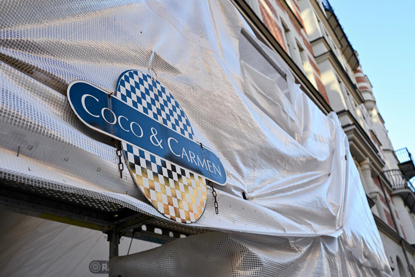Restaurangen Coco & Carmen, vars fasad håller på att renoveras, var föremål för ett omfattande listeriautbrott i slutet av september. Foto: Anders Wiklund/TT