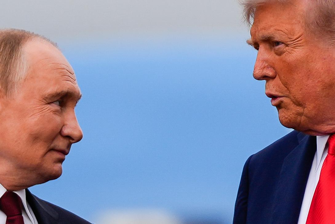 Rysslands president Vladimir Putin och USA:s president Donald Trump vid mötet på Joint Base Elmendorf-Richardson, Alaska, den 15 augusti. Foto: Julia Demaree Nikhinson/AP/TT