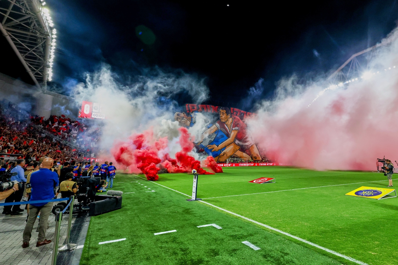 Söndagens derby mellan Maccabi Tel Aviv och Hapoel Tel Aviv. Foto: Nir Keidar/AP/TT