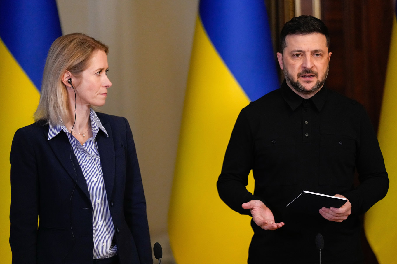 Ukrainas president Volodymyr Zelenskyj tillsammans med EU:s utrikeschef Kaja Kallas under ett möte i Kiev tidigare i oktober. Foto: Julia Demaree Nikhinson/AP/TT