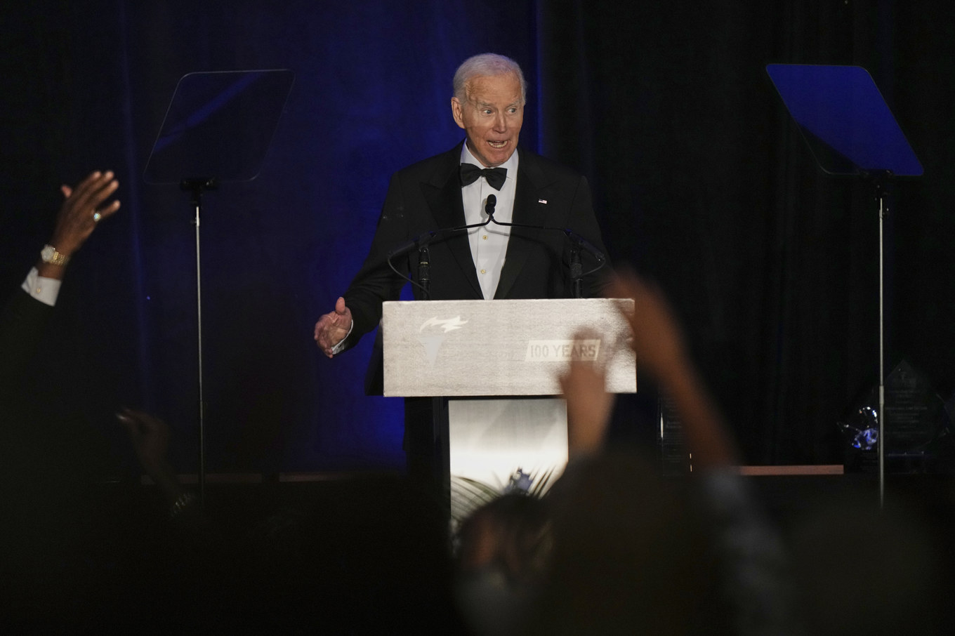 USA:s förre president Joe Biden under ett tal på en gala i juli i år. Foto: Nam Y. Huh/AP/TT