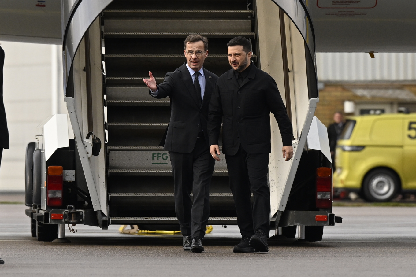 Statsminister Ulf Kristersson (M) tar emot Ukrainas president Volodymyr Zelenskyj för ett möte i Linköping på onsdagen. Ledarna väntas diskutera Rysslands anfallskrig mot Ukraina och det bilaterala försvarssamarbetet mellan Sverige och Ukraina. Foto: Fredrik Sandberg/TT