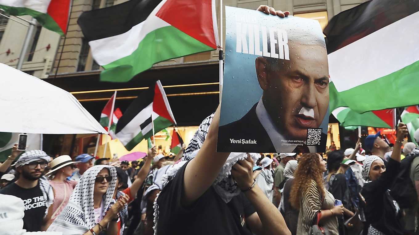 Vi kan känna igen den banala ondskans ansikte i Palestinaaktivismens antisionistiska massuppslutningar, skriver Unni Drougge. Foto: Lisa Maree Williams/Getty Images