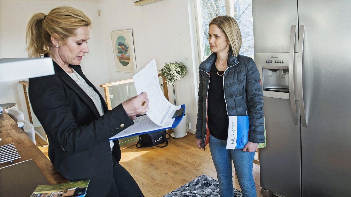 Bostadsmarknaden är i ett låst läge. Affärerna går trögt och priserna rör sig knappt. Foto: Claudio Bresciani/TT