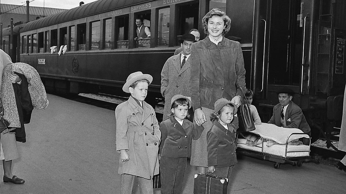 Tyvärr saknades Ingrid Bergman på Heimersons nattåg. Dock var hon på plats den 7 oktober 1955 med barnen Ingrid, Renato och Isabella i Gare de Lyon i Paris med Orientexpressen. Foto: Intercontinentale/AFP via Getty Images