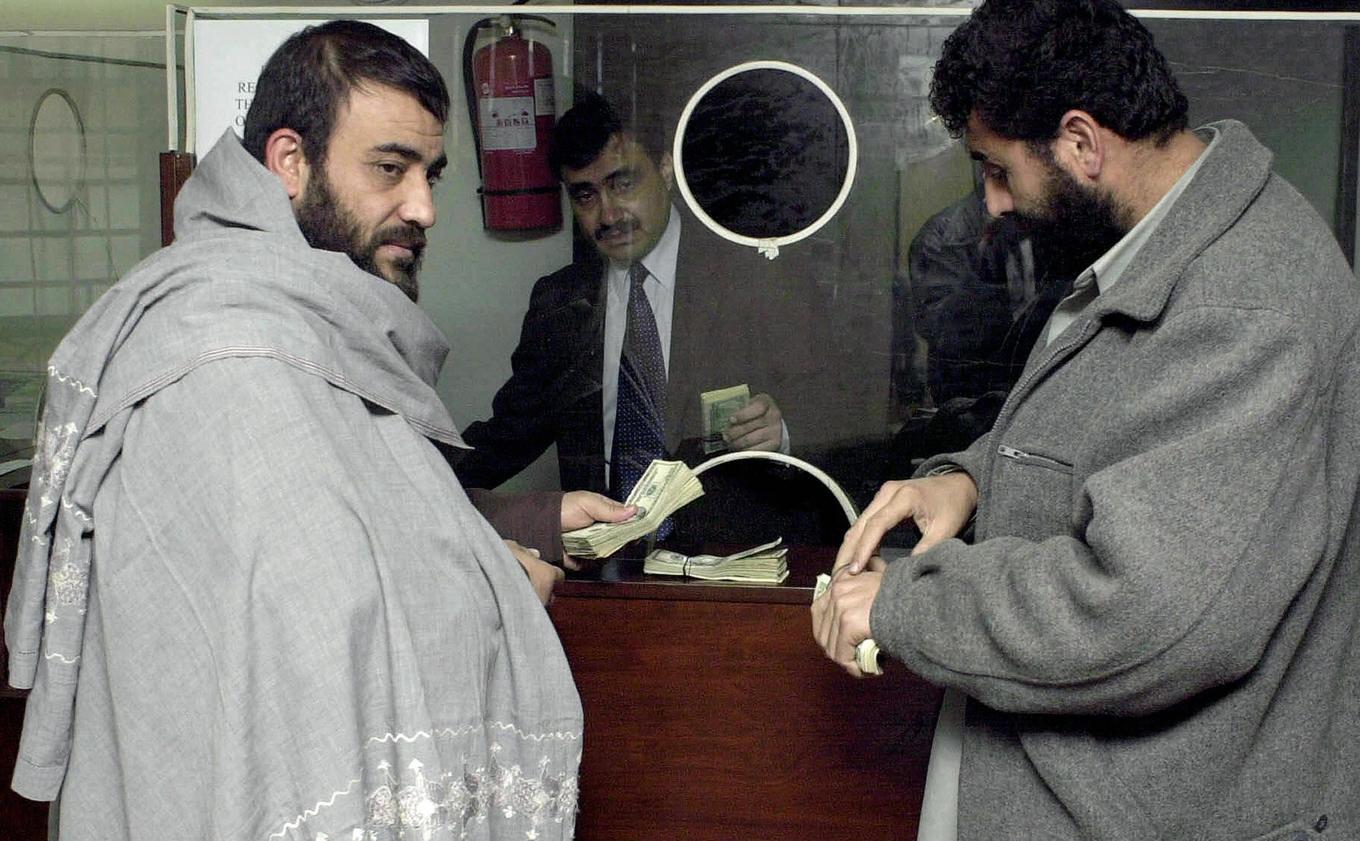 Kontantbaserade hawalasystem är vanliga i bland annat Afghanistan. Foto: SHAH MARAI/AFP via Getty Images