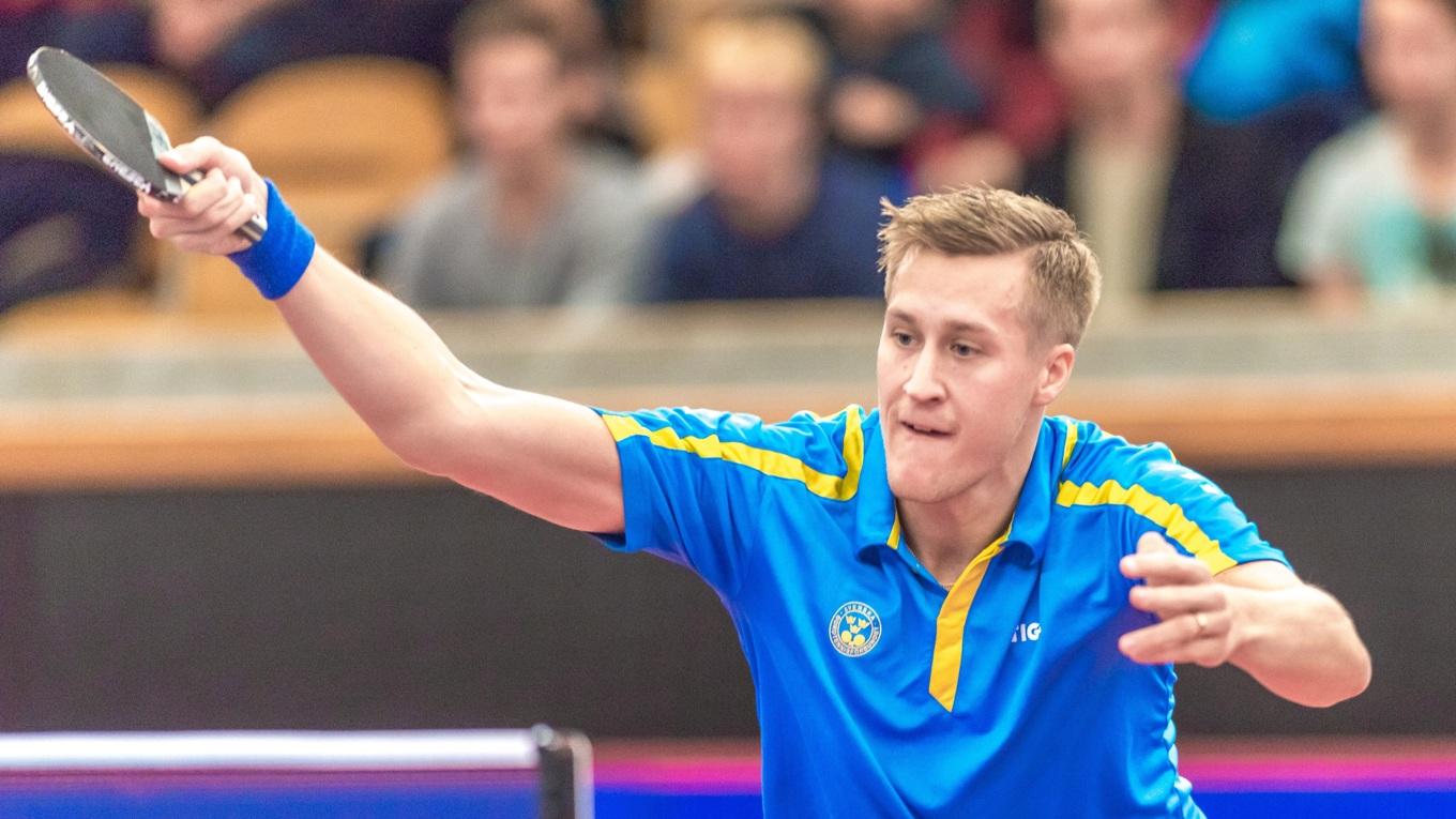 Mattias Falck och Sverige vann andra raka matchen i lag-EM i bordtennis i Kroatien och är klart för åttondelsfinal.  Foto: Stefan Holm/Shutterstock
