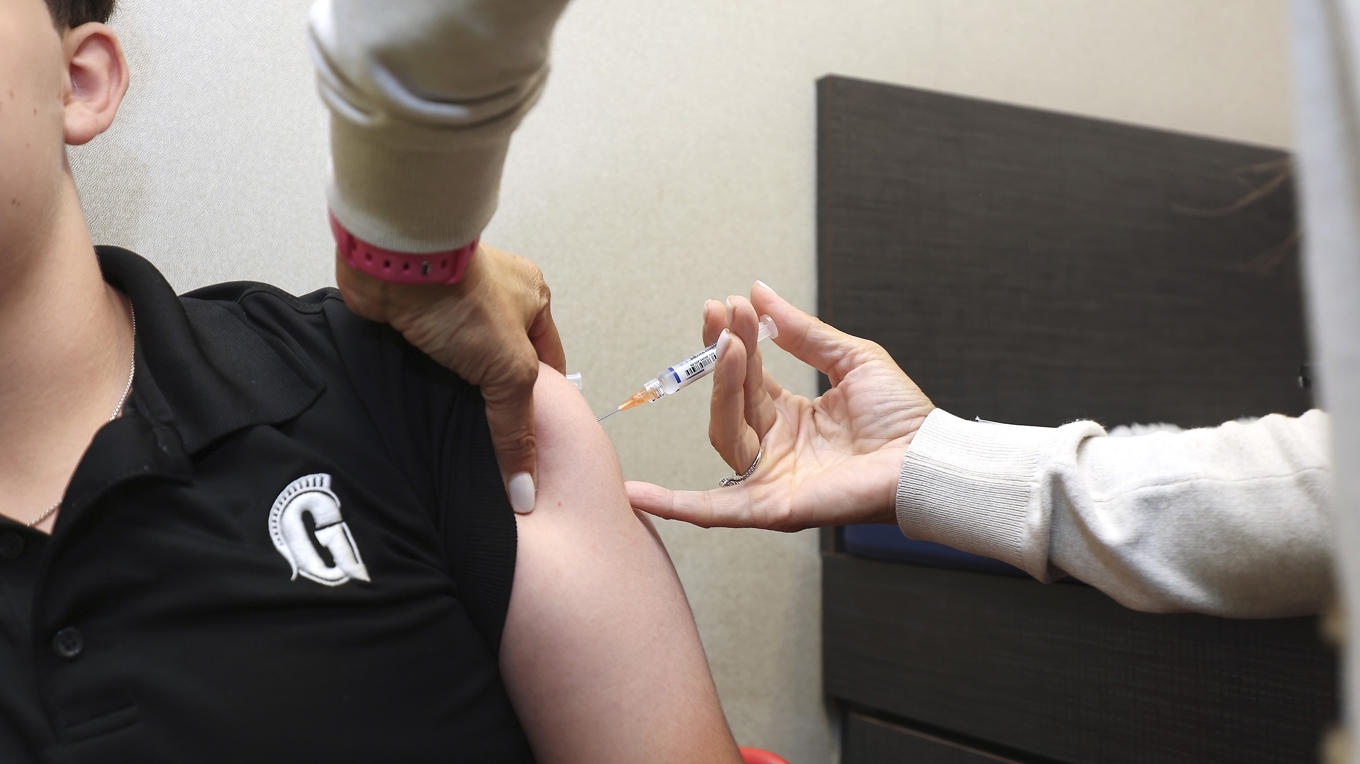 Ett barn i Florida får en spruta i vaccinationsprogrammet. Nya rekommendationer väcker debatt. Foto: Joe Raedle/Getty Images
