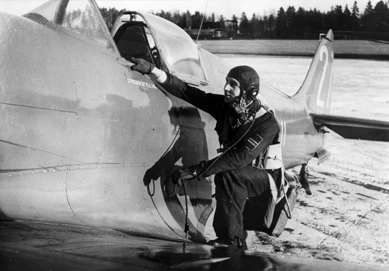 Spaningspiloten Ingemar Wängström vid en S 31 Spitfire på flygflottiljen F 11 Nyköping. Foto: Svensk Flyghistorisk Förenings arkiv