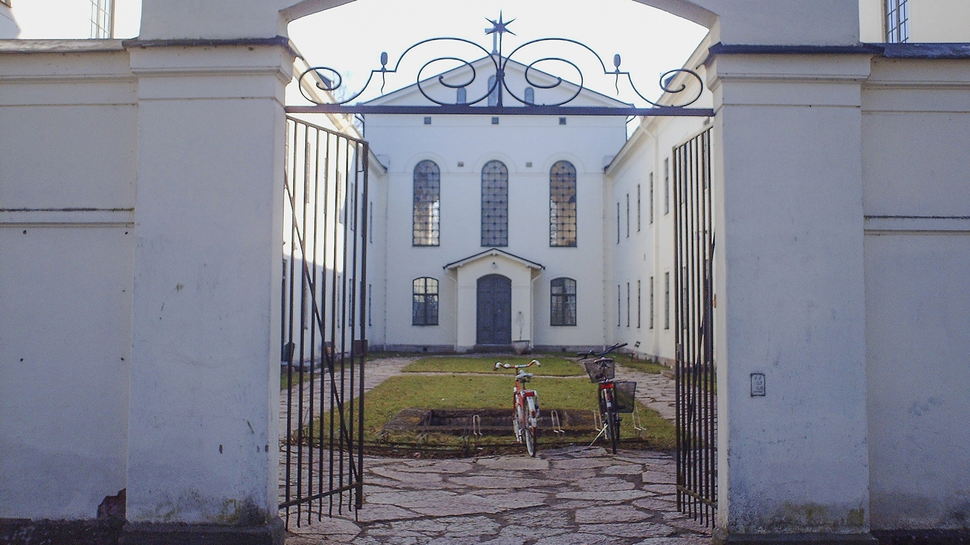 Hospitalskyrkan i Vadstena. I en av kyrkans flyglar satt Predikare-Lena inspärrad. Vadstena hospital grundades under tidigt 1500-tal av Mårten Skinnare. Foto: Public Domain