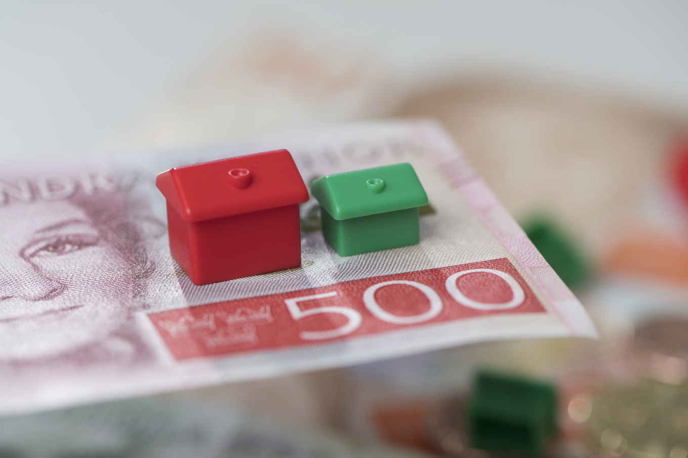 Något fler hushåll vill binda bolånen, enligt SEB:s boprisindikator för november. Arkivbild Foto: Fredrik Sandberg/TT