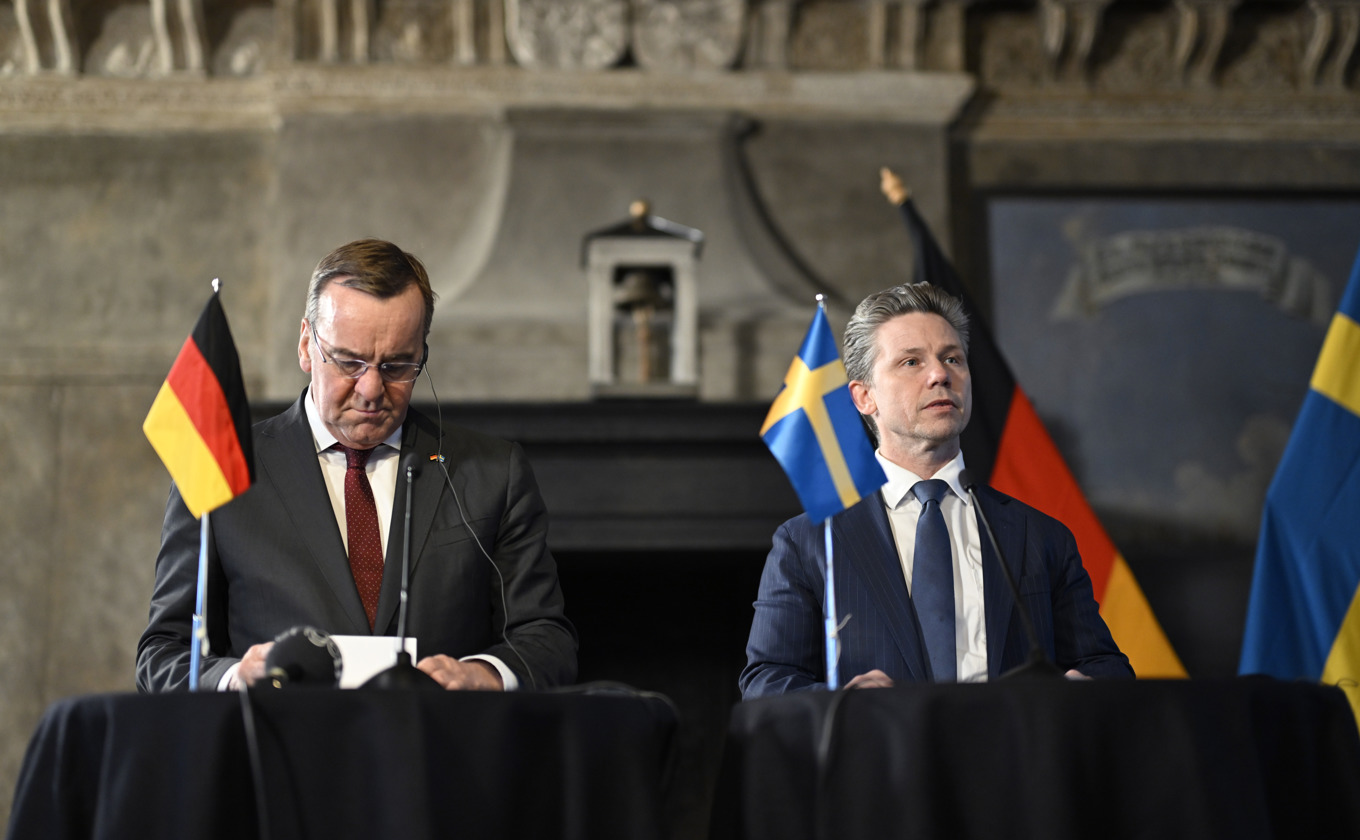 Tysklands försvarsminister Boris Pistorius och Sveriges försvarsminister Pål Jonson (M) vid en pressträff på Karlberg i fjol. Arkivbild. Foto: Pontus Lundahl/TT