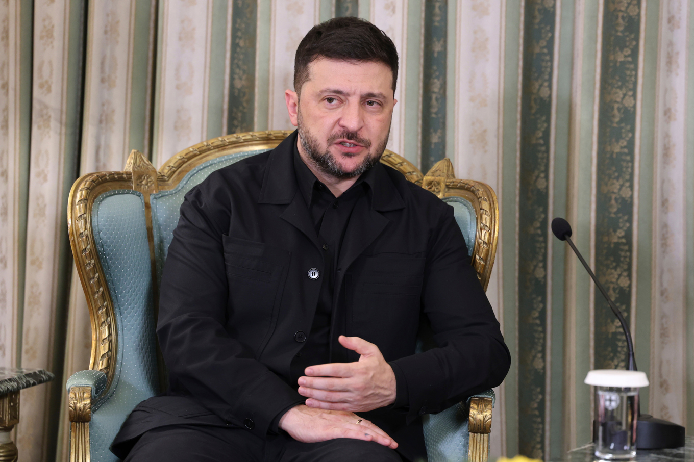 Ukrainas president Volodymyr Zelenskyj besökte sin grekiska motpart Konstantinos Tasoulas den 16 november i Aten. Foto: Yorgos Karahalis/AP/TT