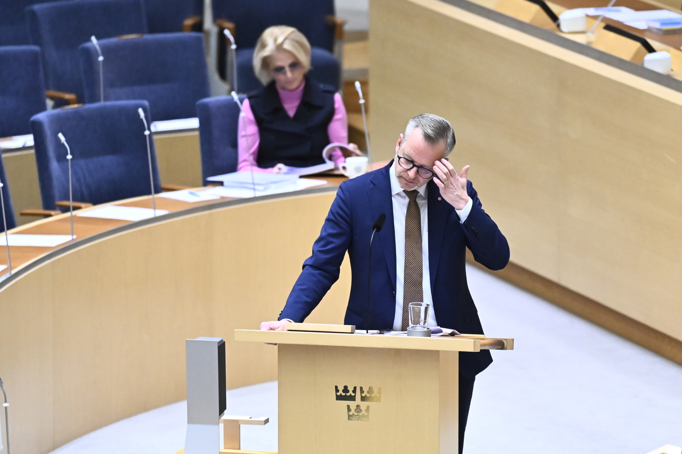 Mikael Damberg (S) och finansminister Elisabeth Svantesson (M) under budgetdebatten i riksdagen. Foto: Pontus Lundahl/TT
