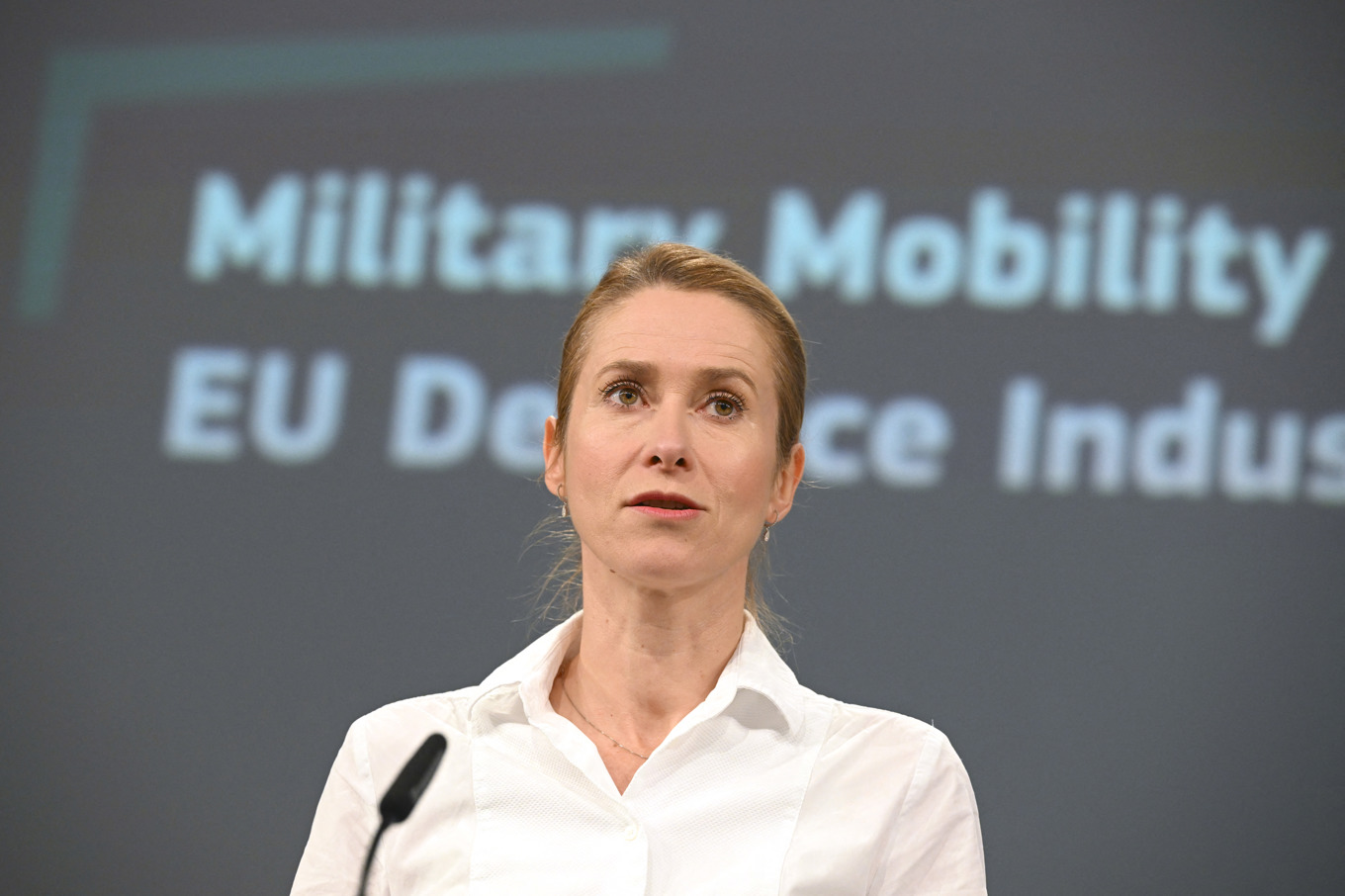 Kaja Kallas, EU-kommissionens höga representant för utrikes frågor och säkerhetspolitik, presenterar kommissionens förslag vid en presskonferens. Foto: Nicolas Tucat/AFP via Getty Images