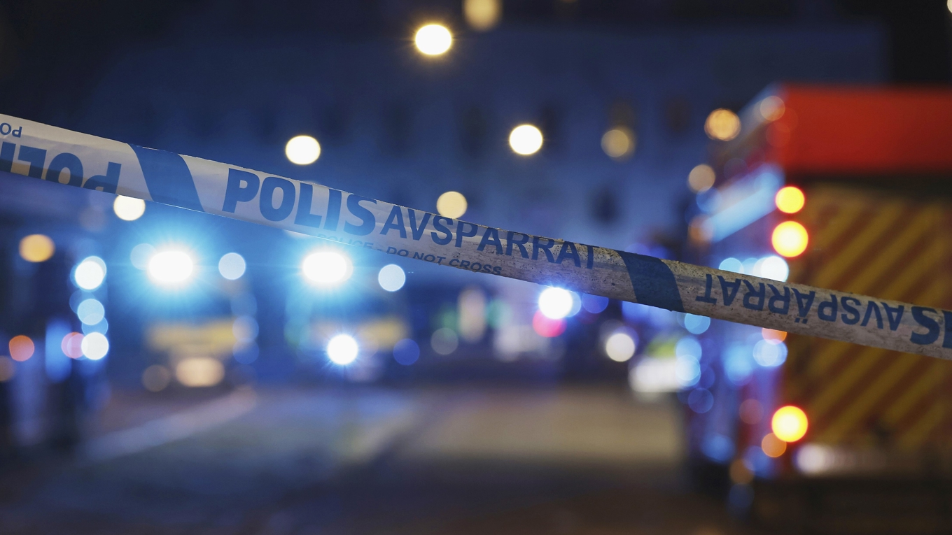 Polisens avspärrningar efter en explosion vid ett flerfamiljshus i Norrköping. Foto: Magnus Andersson/TT