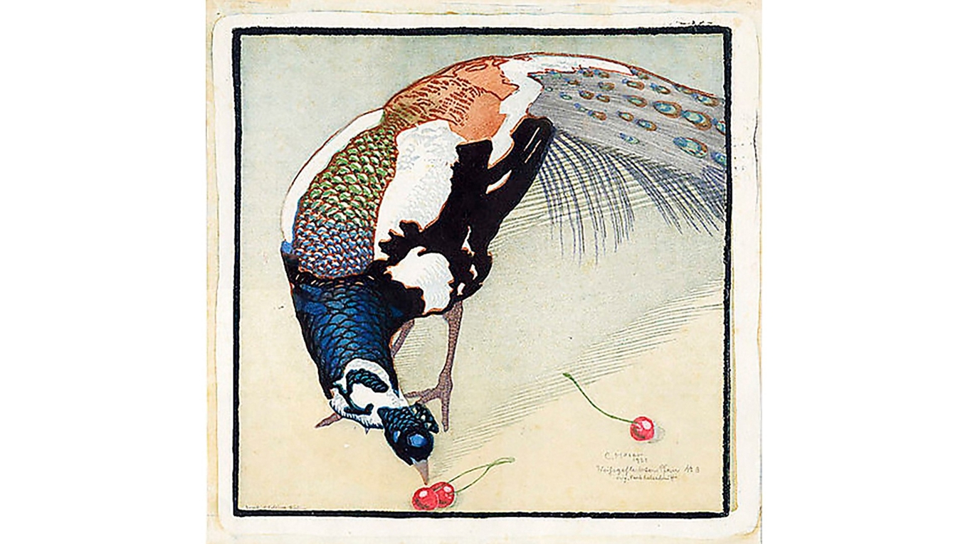”Påfågel med tre körsbär”, handkolorerat träsnitt av Carl Moser (1873–1939). Foto: Public Domain