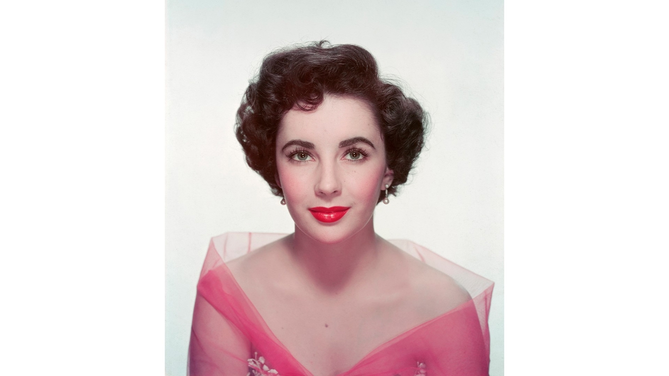 Ikonen Elizabeth Taylor pryder i november tidningen Peoples omslag för nittonde gången – rekord för en filmstjärna. Richard Burton skulle denna månad ha fyllt 100 år. Taylor och Burton: scener ur ett, förlåt, två äktenskap! Foto: Getty Images