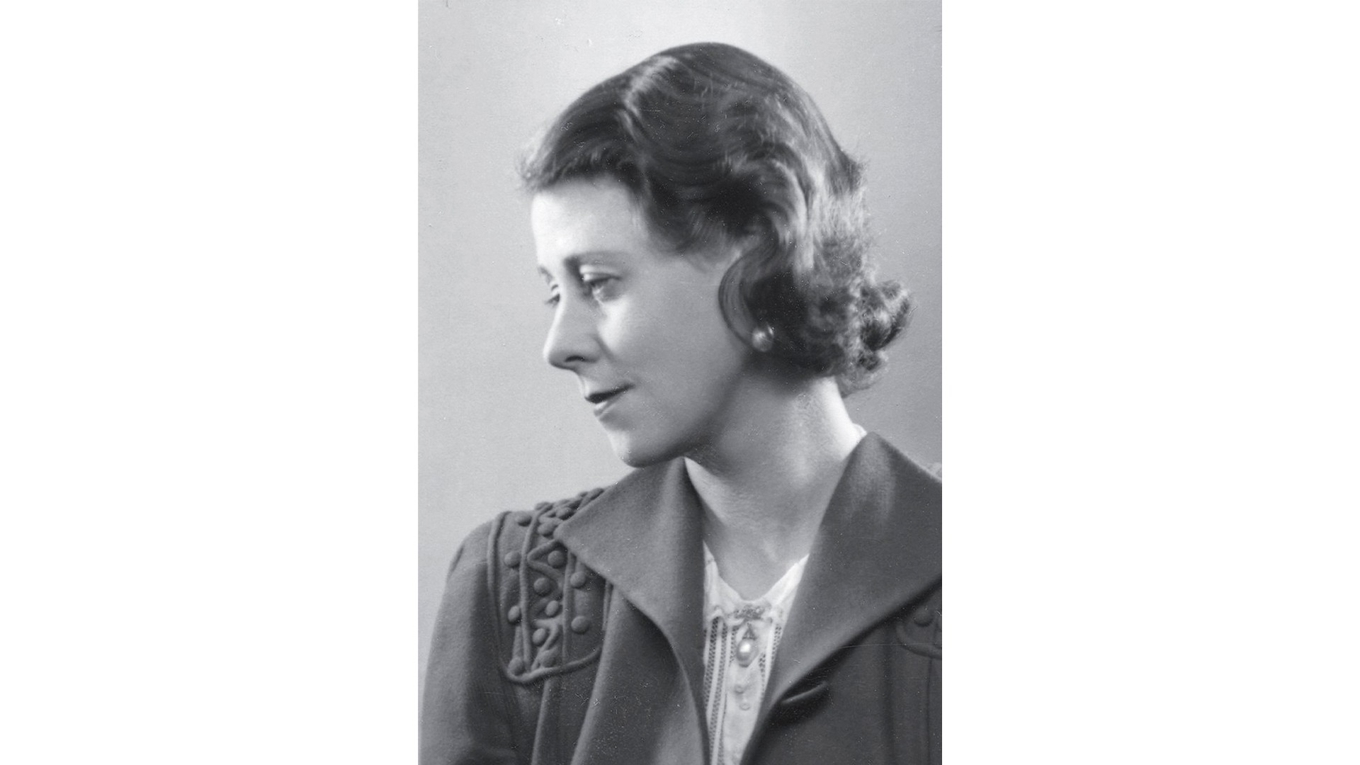 En ung Alice Lyttkens i början av en lång och mycket produktiv litterär karriär, som skulle omfatta över 50 böcker under sex decennier. Foto: Public Domain