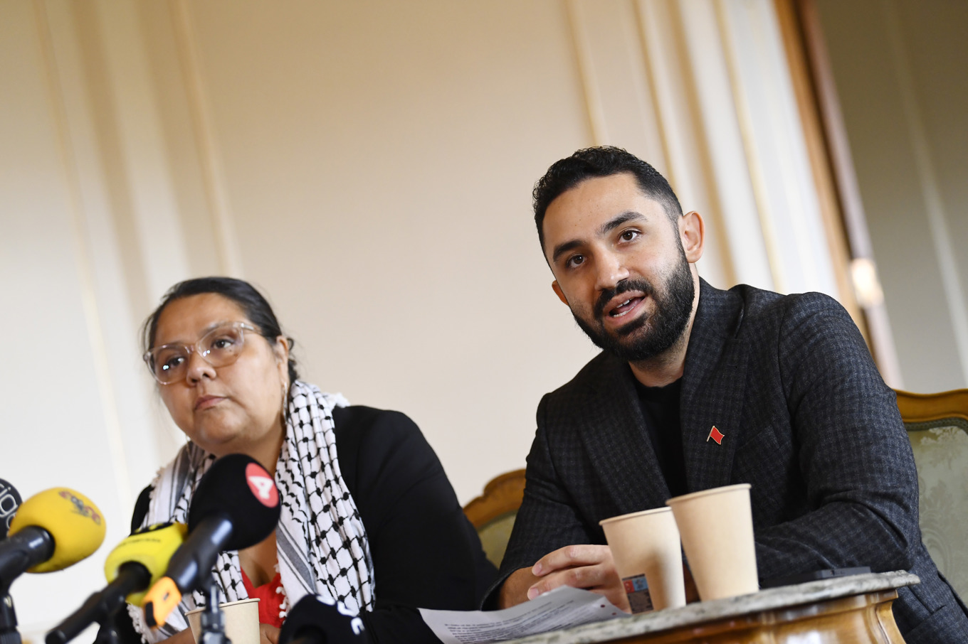 Lorena Delgado Varas och Daniel Riazat i samband med att de hotades av uteslutning ur Vänsterpartiet. Arkivbild Foto: Oscar Olsson/TT