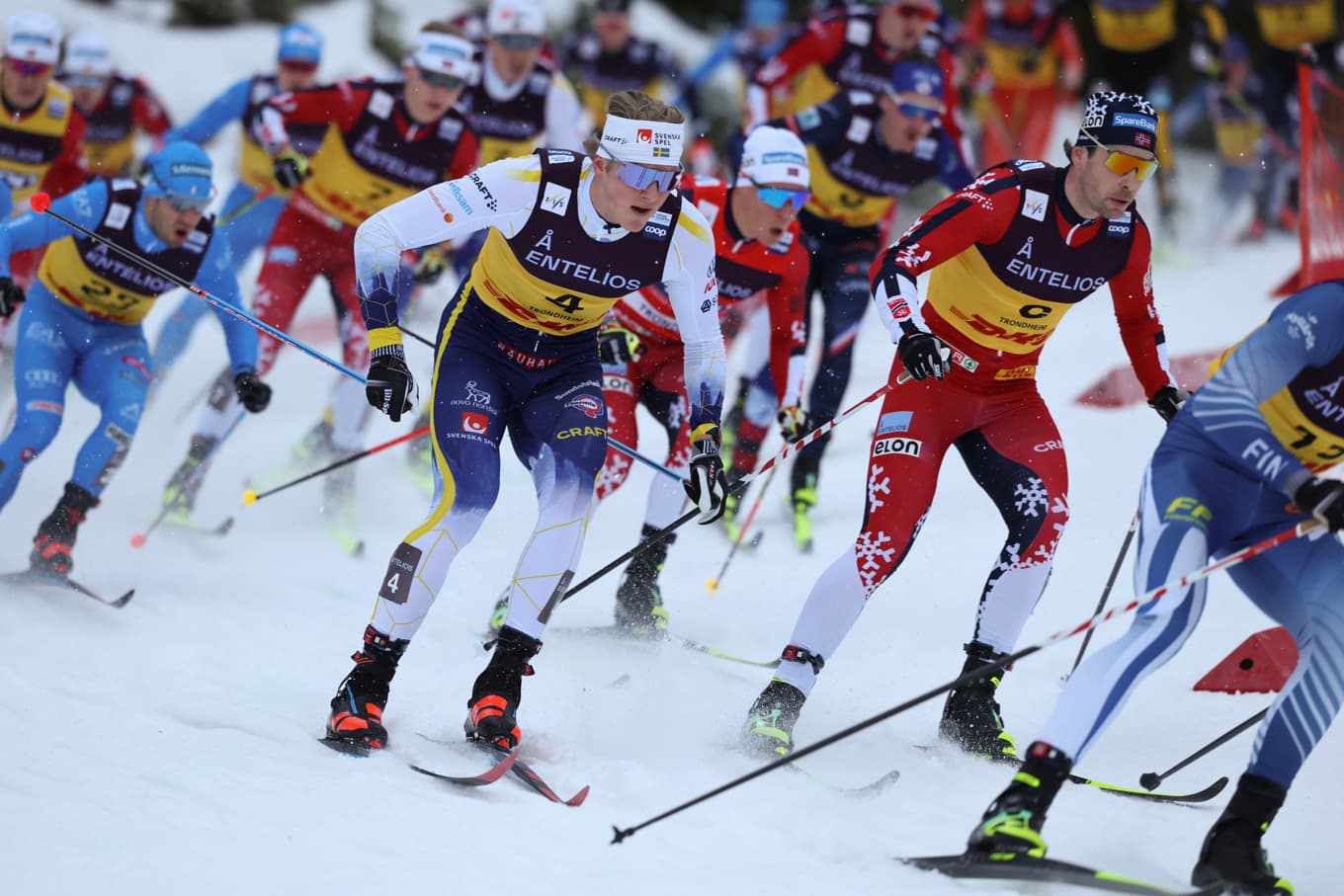 Edvin Anger lyckades inte utmana om pallplatserna i lördagens skiathlon. Foto: Geir Olsen/NTB/TT