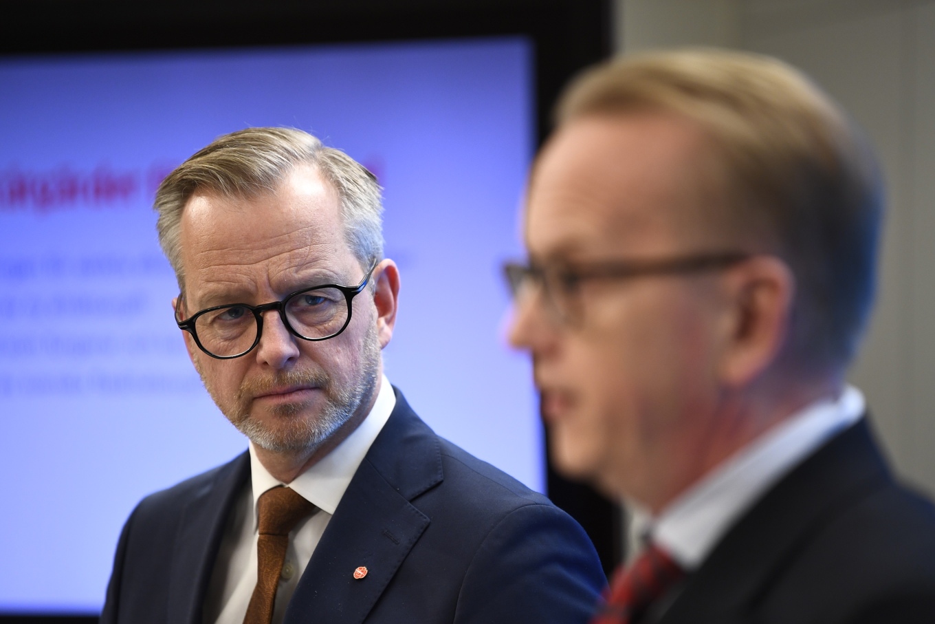 Socialdemokraternas ekonomisk-politiske talesperson Mikael Damberg och energi- och näringspolitiske talespersonen Fredrik Olovsson under en pressträff. Foto: Lars Schröder/TT