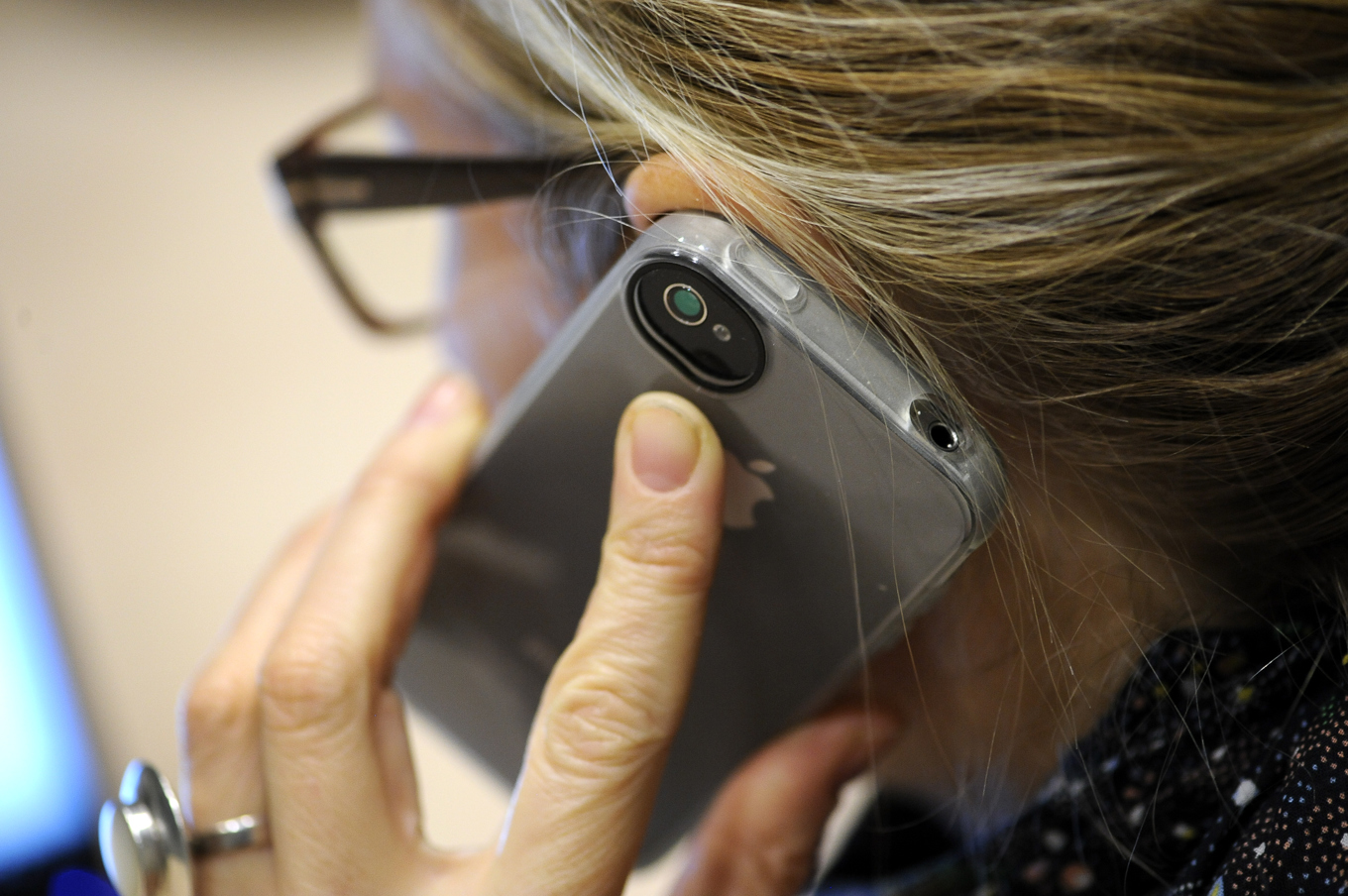 Telia uppger att man med hjälp av ny teknik stoppat 92 miljoner bedrägerisamtal. Foto: Anders Wiklund/TT