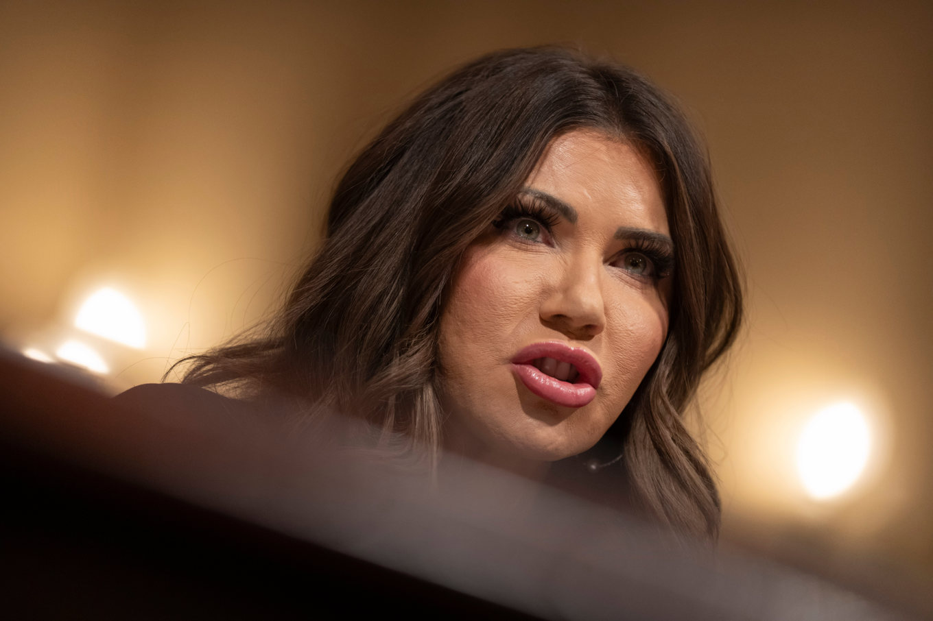 USA:s minister för inrikes säkerhet, Kristi Noem. Arkivbild. Foto: Mark Schiefelbein/AP/TT