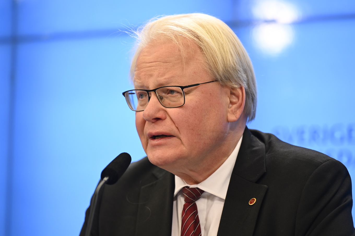 Försvarsutskottets ordförande Peter Hultqvist (S), tidigare försvarsminister, är bister över att regeringen inte har bjudit in till återupptagna samtal med riksdagspartierna om försvaret. Foto: Fredrik Sandberg/TT