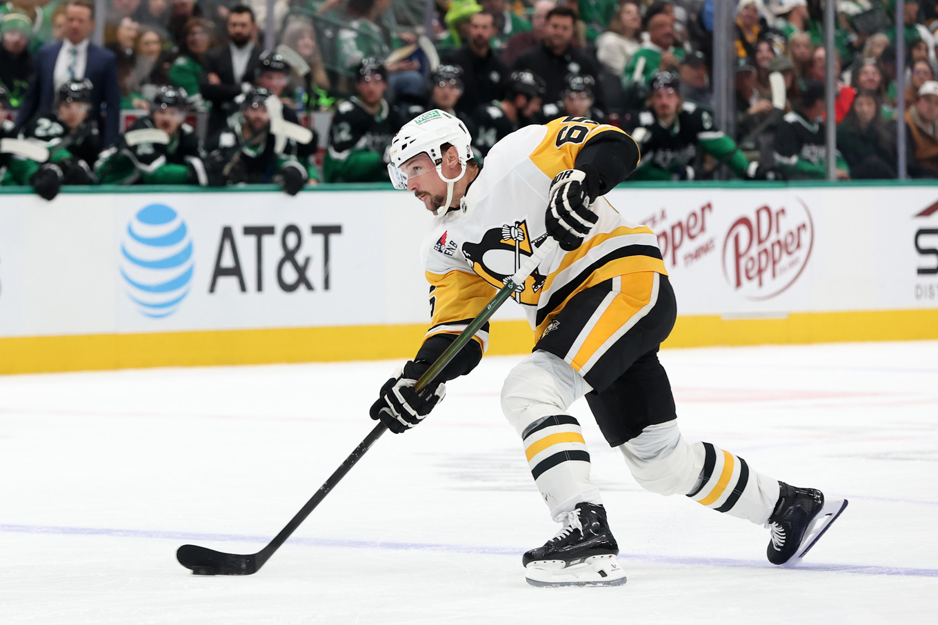 Erik Karlsson har gjort 203 mål och 697 assist i NHL-karriären. Arkivbild. Foto: Sam Hodde/AP/TT