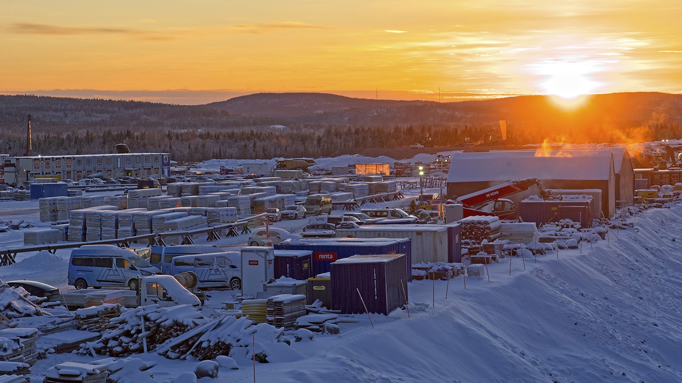 Solen går ner över Stegra i Boden. Hur mycket ”miljöpolitik” tål miljön?
Foto Marcus Strand