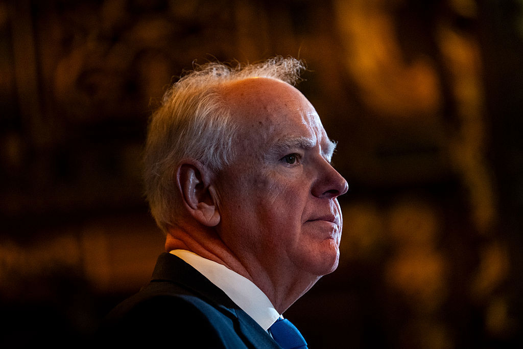 Minnesotas guvernör Tim Waltz under presskonferensen i delstatshuvudstaden St. Paul den 5 december. Foto: Stephen Maturen/Getty Images