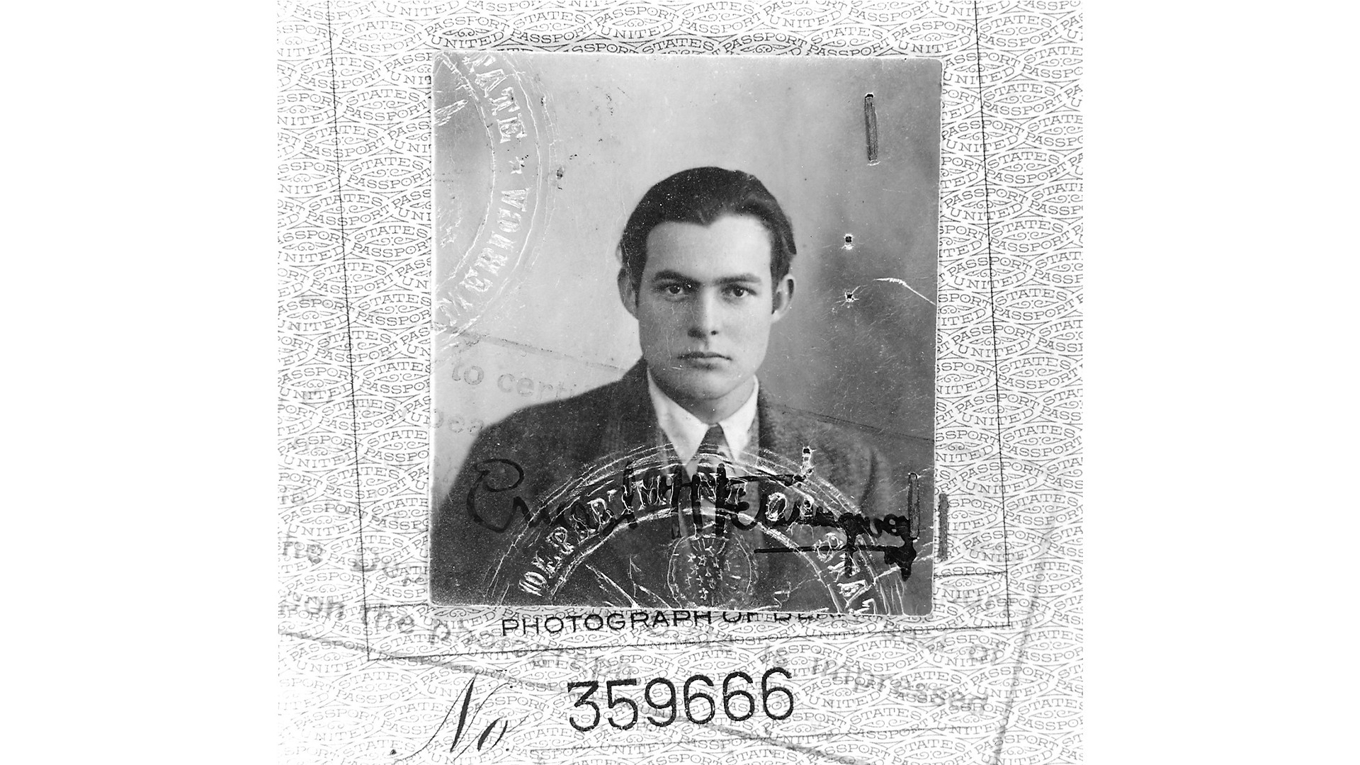 Ernest Hemingway, passfoto från 1923. Foto: Wikimedia Commons