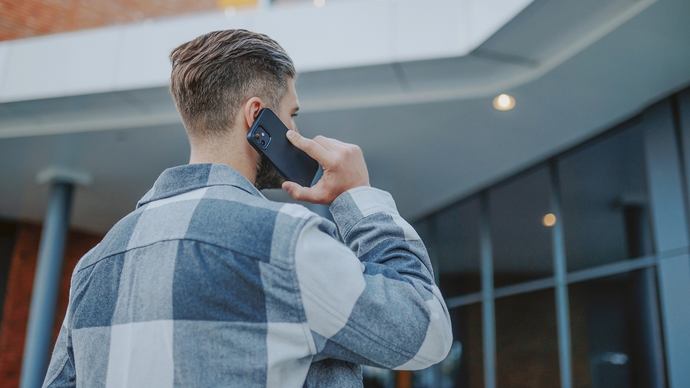 Många upplever att deras mobiler är avlyssnade av techjättarna i syfte att kunna skicka riktad reklam. Foto: Alexandrmusuc/Shutterstock