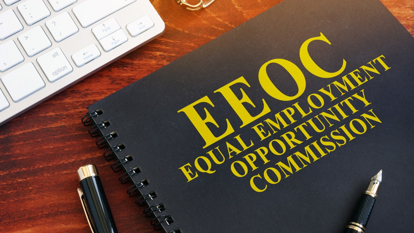 Den amerikanska myndigheten EEOC uppmanar vita män att höra av sig om man känner sig diskriminerad på arbetsplatsen. Foto: Vitalii Vodolazskyi/Shutterstock