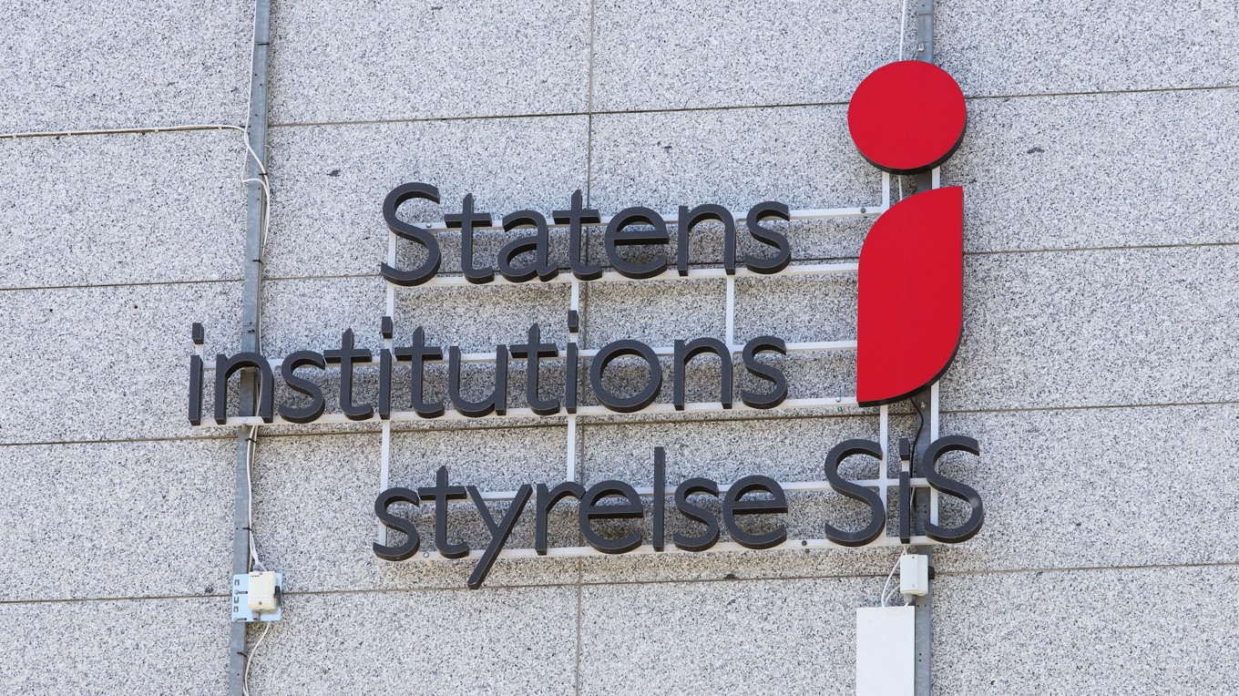 En del anställda på Sis-hem, med högst säkerhet, ska kunna utrustas med skyddshjälmar och sköldar i samband med exempelvis upplopp eller gisslantagningar. Foto: Roland Magnusson/Shutterstock