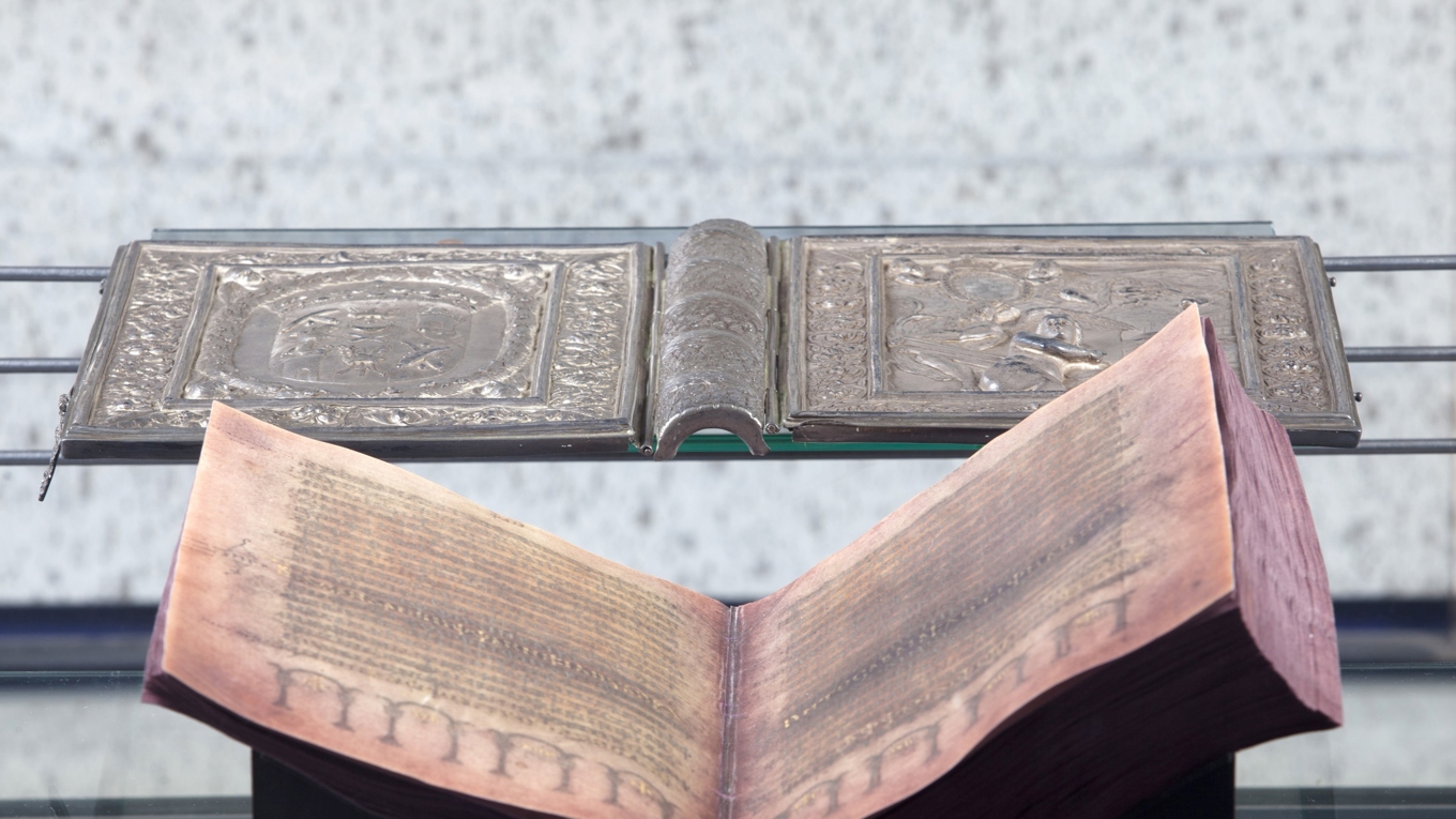 Den handskrivna Silverbibeln förvaras i Uppsala universitetsbibliotek. Foto: Mikael Wallerstedt/Uppsala universitet