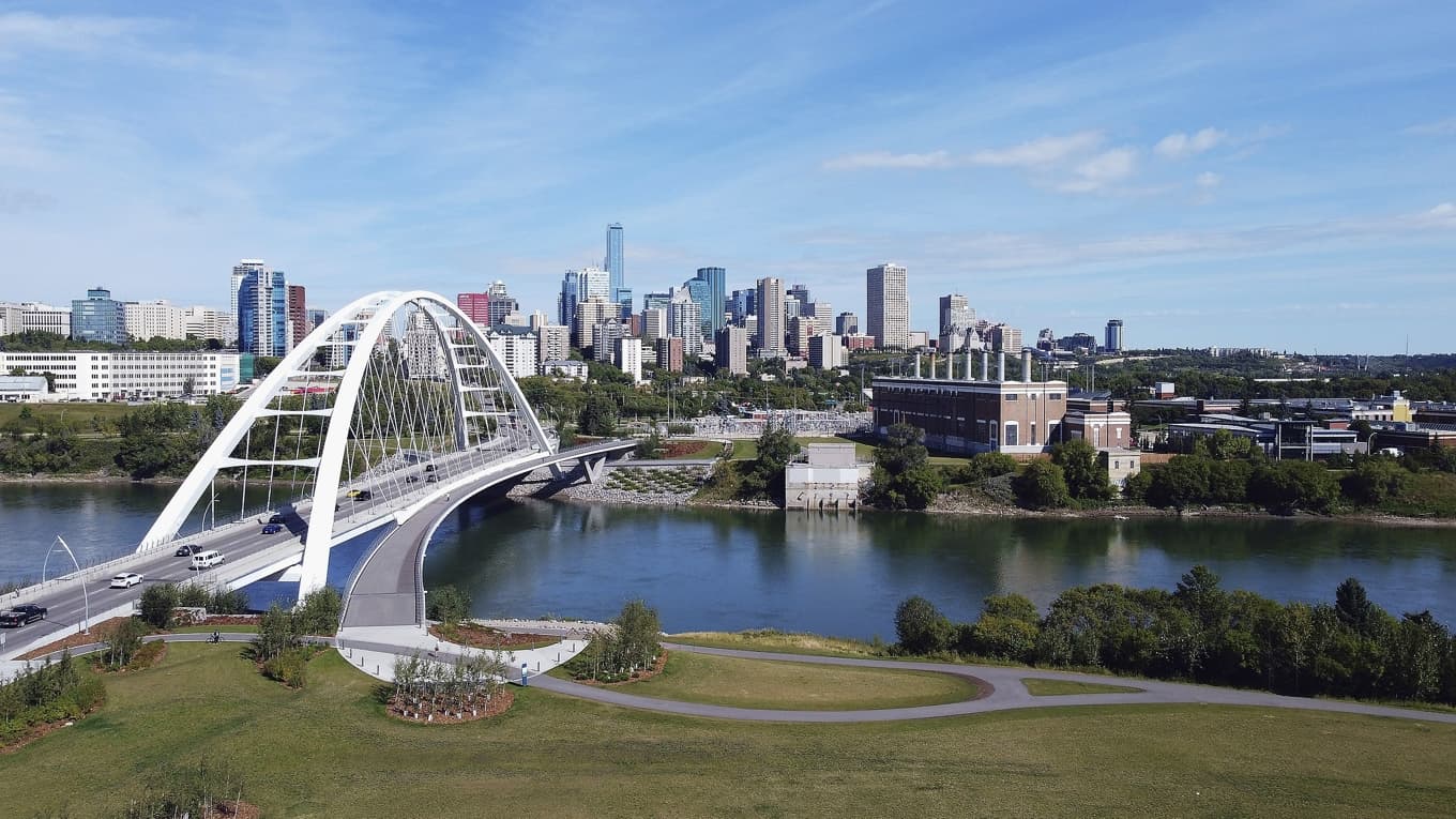 Alberta utmärker sig bland Kanadas provinser för sin anda av oberoende. Här huvudstaden Edmonton. Foto: Bruce Bennett/Getty Images