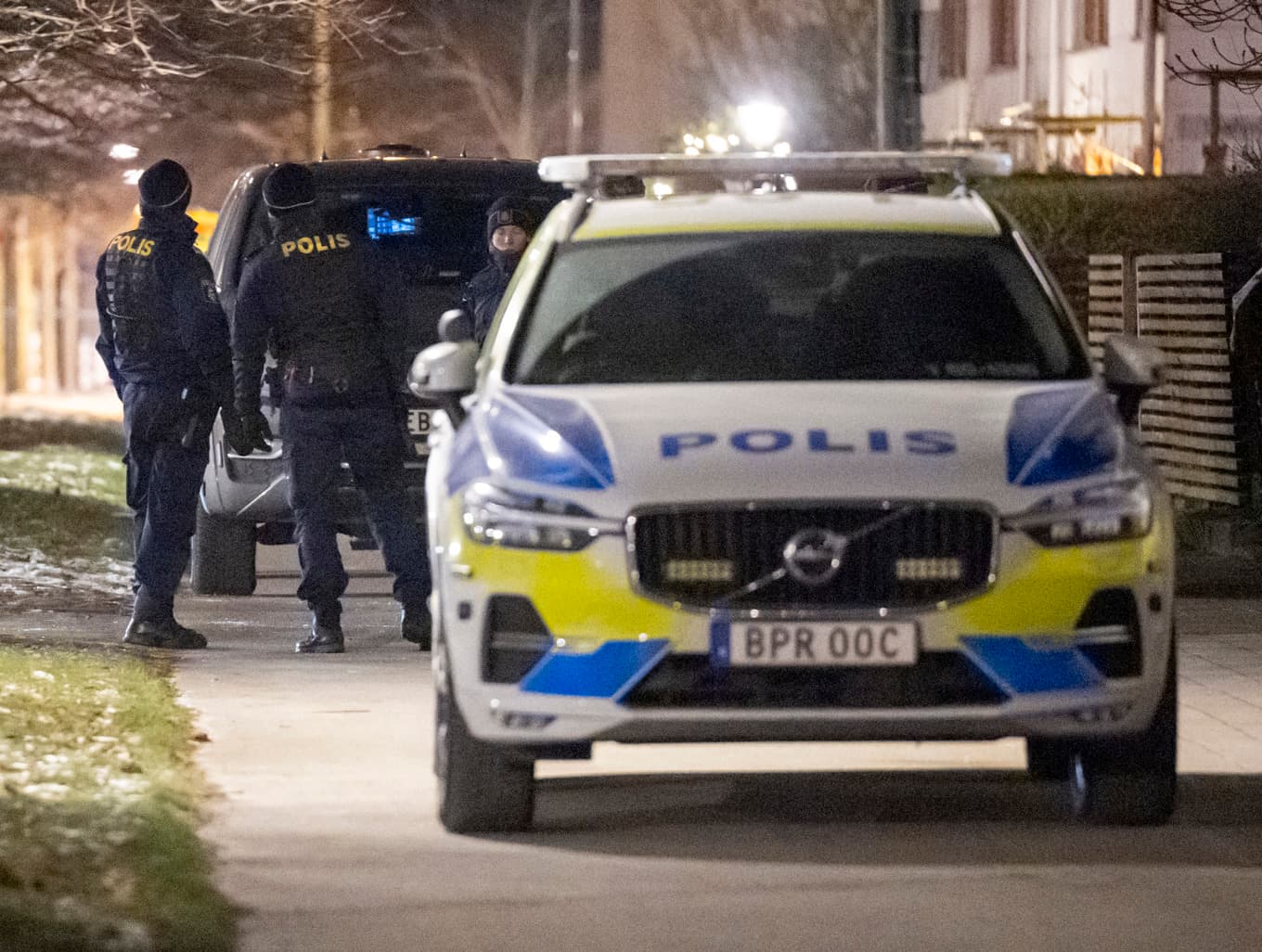 Polis på plats i Bunkeflostrand efter det att ett misstänkt farligt föremål hittats. Foto: Johan Nilsson/TT