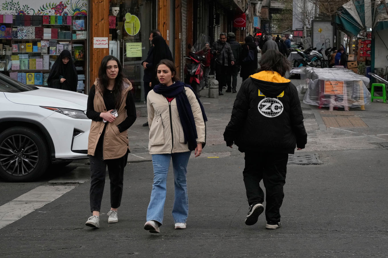 Gatubild från Irans huvudstad Teheran. Bild från den 15 januari. Foto: Vahid Salemi /AP/TT