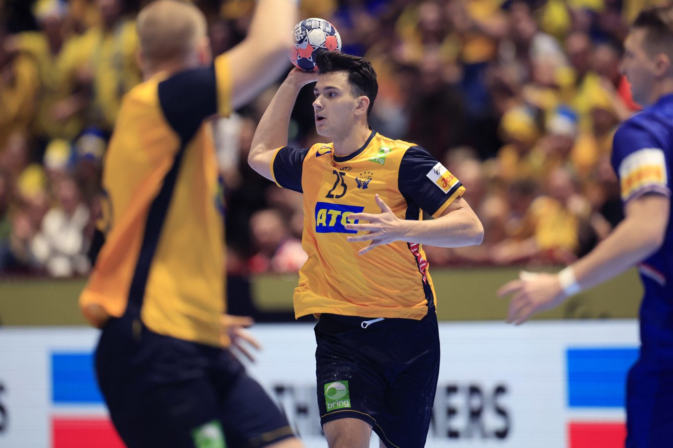 Sveriges Nikola Roganovic – sjumålsskytt mot Nederländerna i EM-premiären – hyllas efter mästerskapsdebuten. Foto: Andreas Hillergren/TT