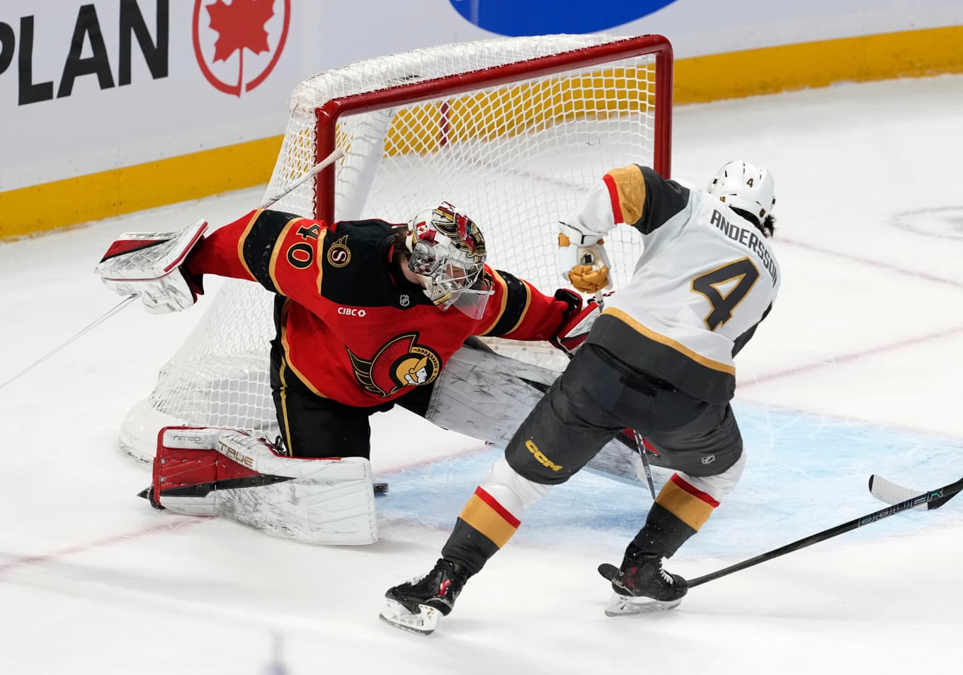 Vegas Rasmus Andersson i samband med målet i tredje perioden. Foto: Justin Tang  /AP/TT