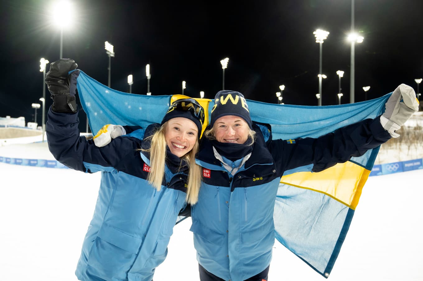Jonna Sundling och Maja Dahlqvist tog OS-silver i sprintstafett i Peking för fyra år sedan. Båda finns med i den svenska längdtruppen till vinterspelen i Italien som startar den här veckan. Foto: Henrik Montgomery/TT