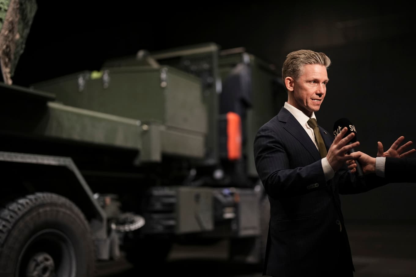 Försvarsminister Pål Jonson (M) i samband med tisdagens presentation av vapenstödet till Ukraina. Foto: Björn Larsson Rosvall/TT