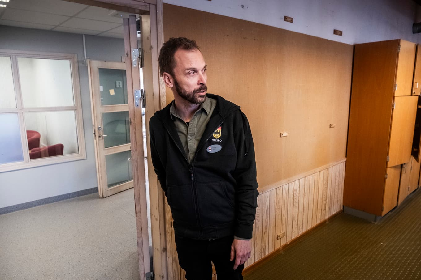 Mattias Molin, en av flera rektorer på Campus Risbergska i Örebro i de tillfälliga lokaler där undervisningen först drog i gång efter skjutningen. Bild från mars 2025. Foto: Magnus Hjalmarson Neideman/SVD/TT
