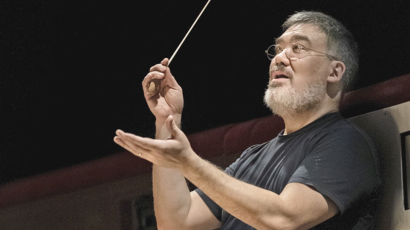 Alan Gilbert får förlängt kontrakt vid Kungliga Operan i Stockholm. I nuläget är han också verksam som chefdirigent för Hamburgs NDR Elbphilharmonie Orchester. Foto: Sören Vilks/Kungliga Operan