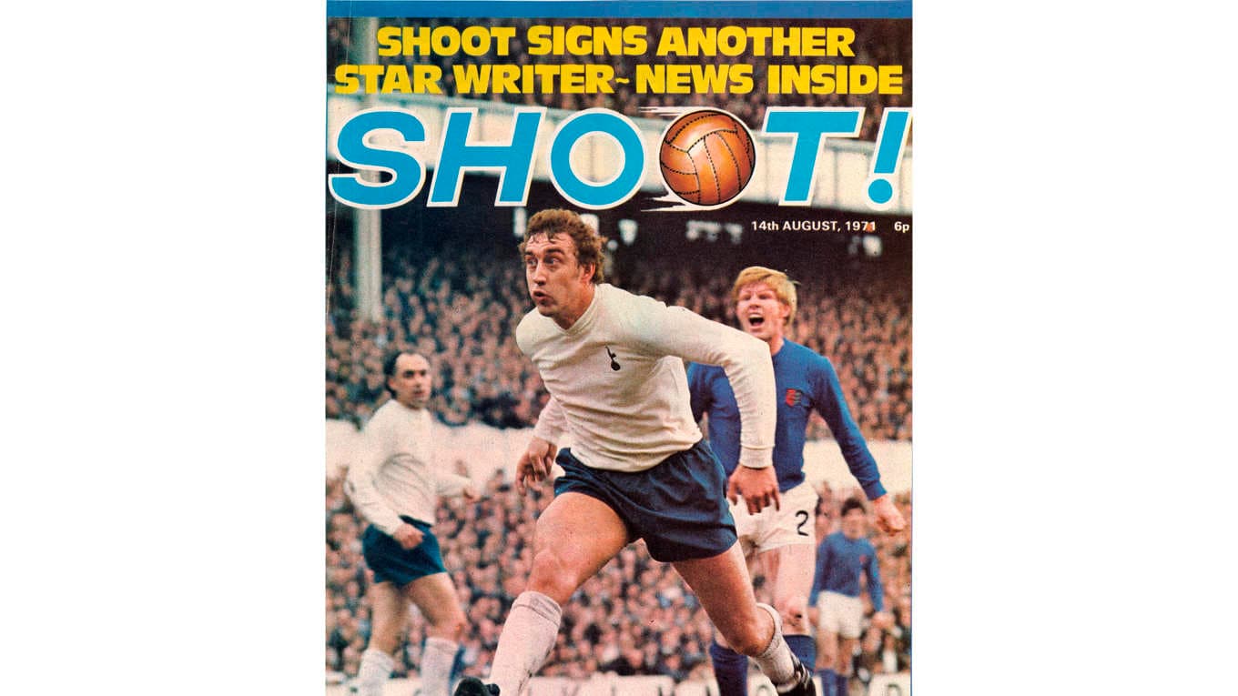 Martin Chivers på gång mot Ipswich Town 1971. Den långe och kraftfulle anfallaren var en av sin tids främsta i engelska ligan. Foto: Shoot Magazine